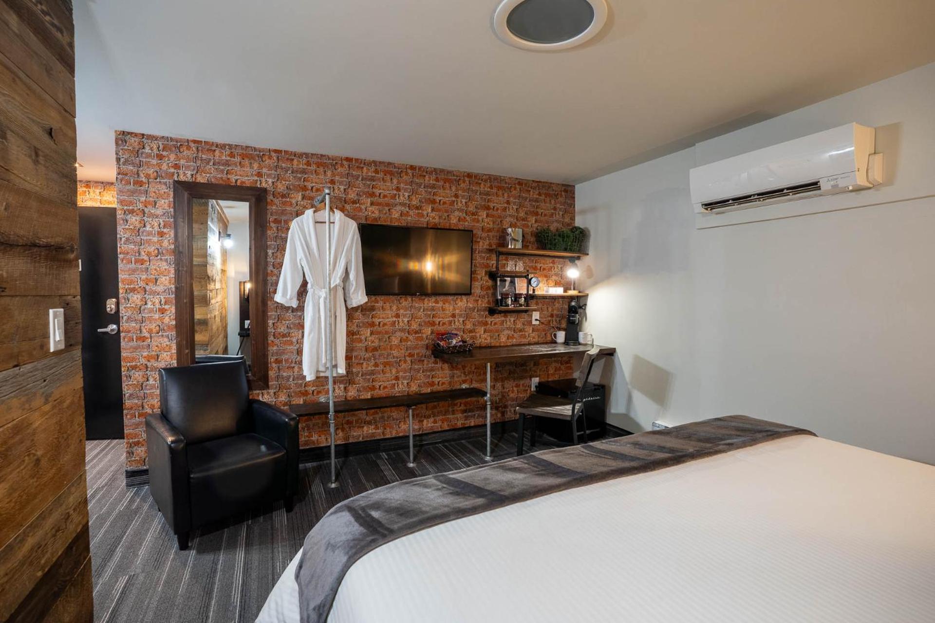 Heart & Hops Brewery Suites Kingsville Экстерьер фото