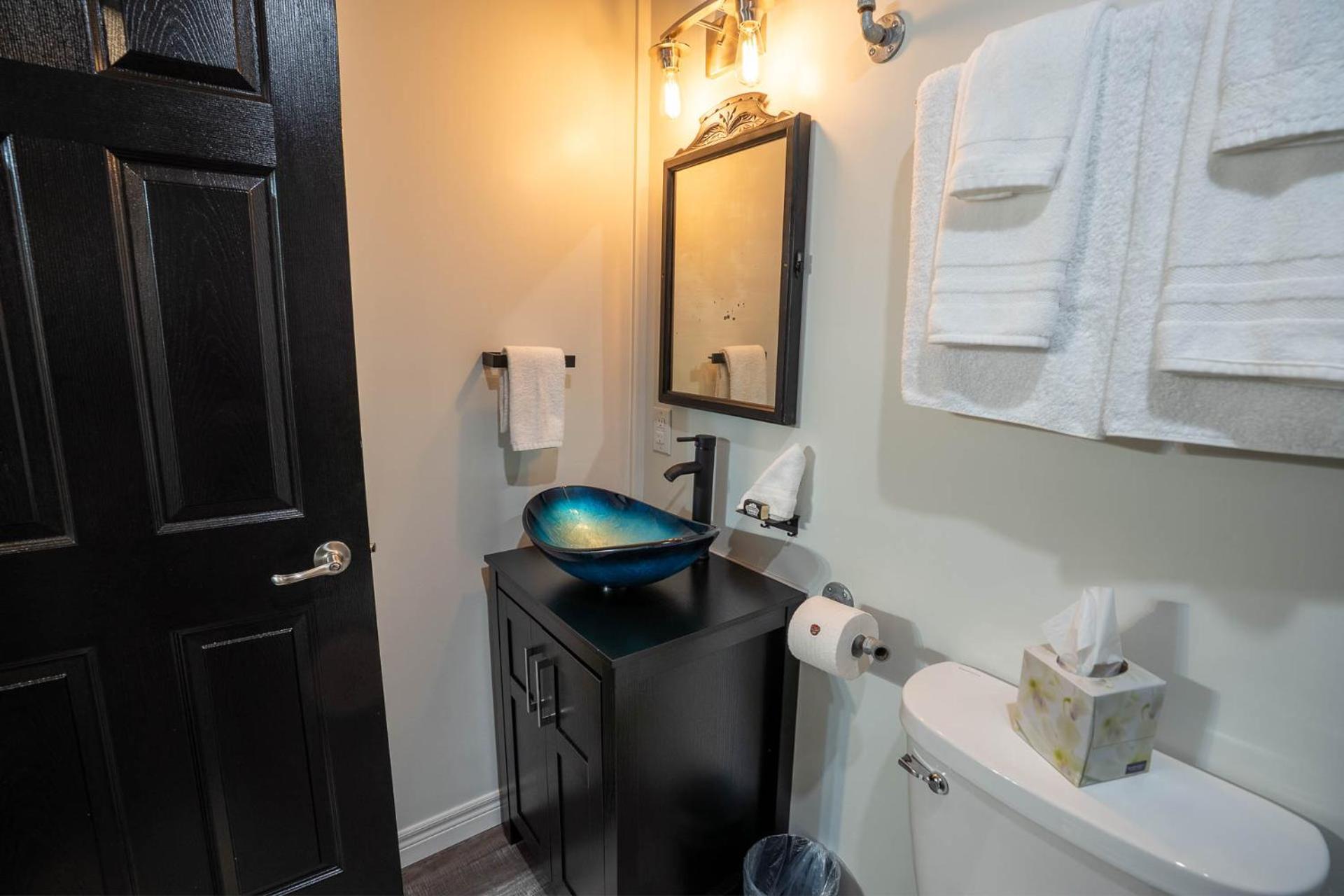 Heart & Hops Brewery Suites Kingsville Экстерьер фото