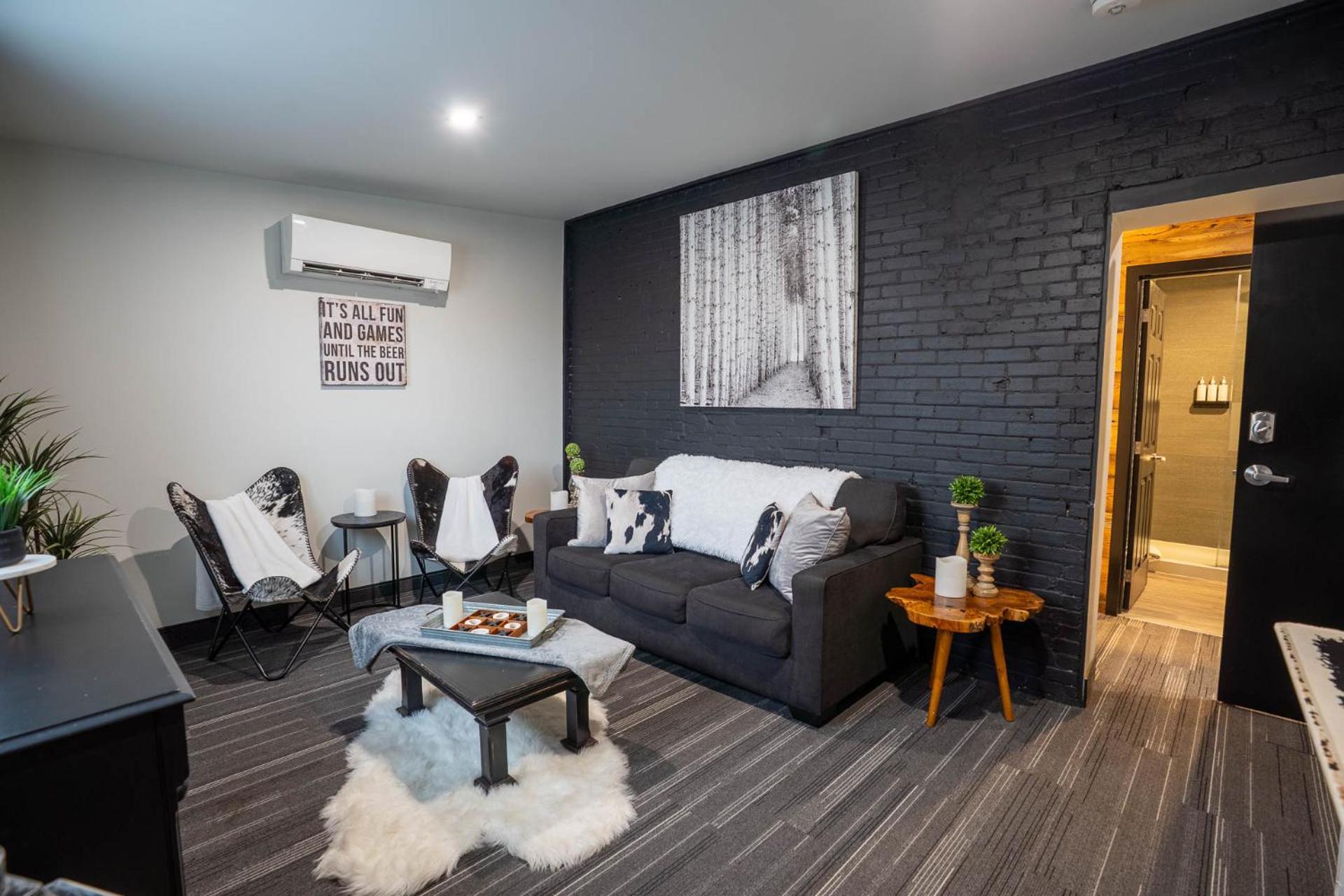 Heart & Hops Brewery Suites Kingsville Экстерьер фото